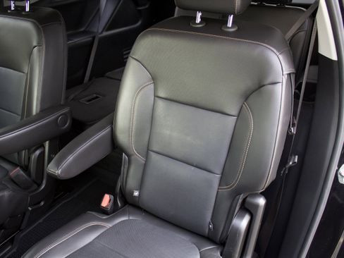 Used 2020 Chevrolet Traverse Premier image 28