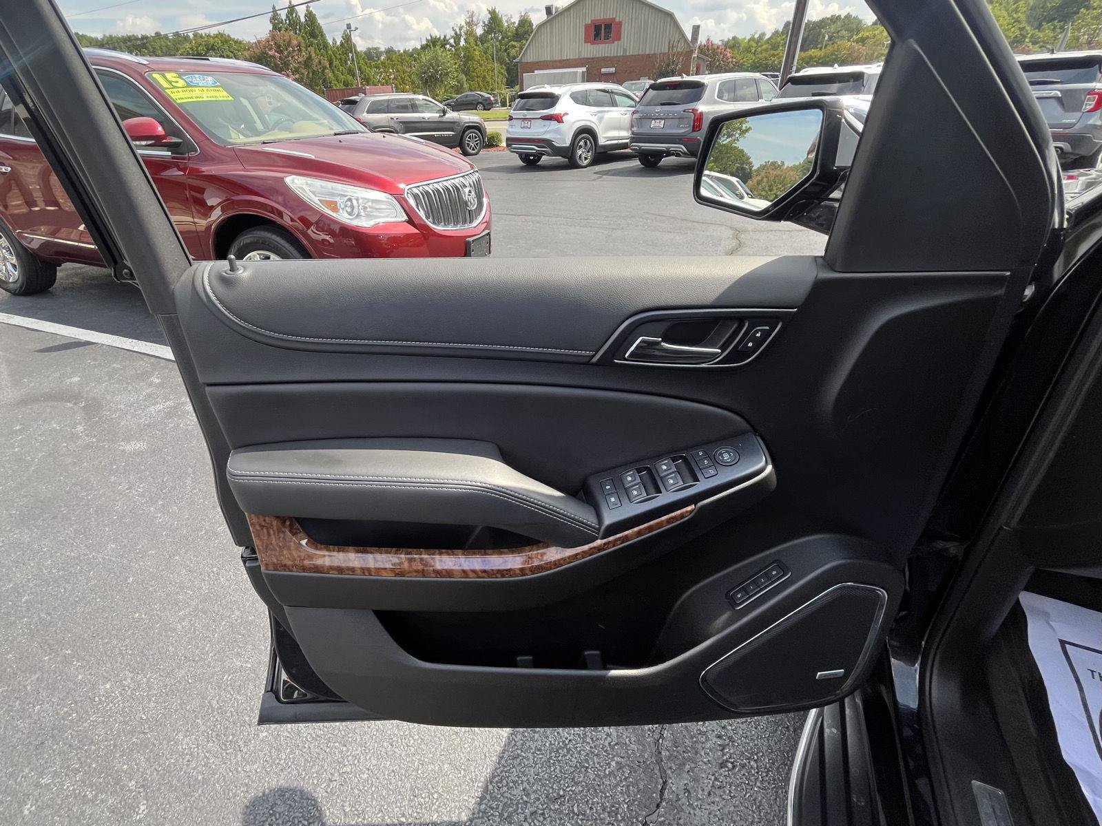 Used 2019 Chevrolet Tahoe Premier AWD/4WD image 32