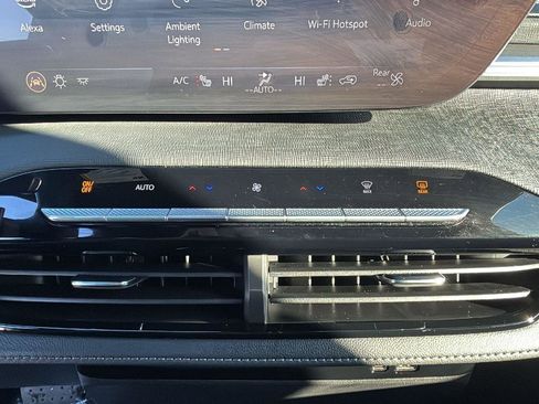 Used 2025 Buick Enclave Preferred image 19