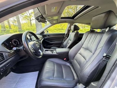 Used 2019 Honda Accord Touring image 9