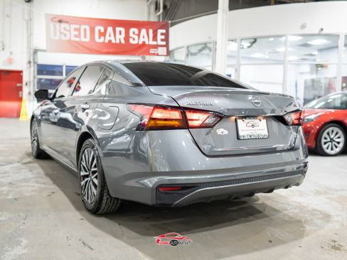 Used 2024 Nissan Altima 2.5 SV image 5