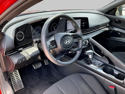 Used 2025 Hyundai Elantra SEL FWD image 18