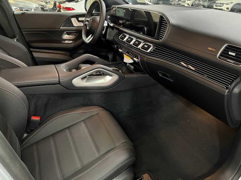 New 2026 Mercedes-Benz GLS 580 4MATIC image 11