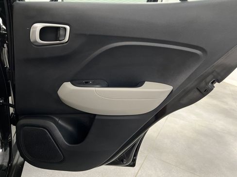 Used 2025 Hyundai Venue SEL FWD image 19
