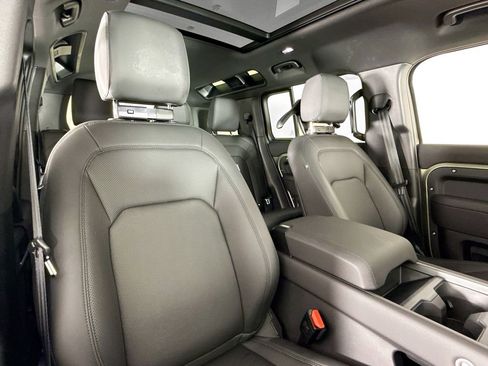 Used 2025 Land Rover Defender 110 X-Dynamic SE image 14