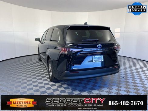 Used 2024 Toyota Sienna LE image 5