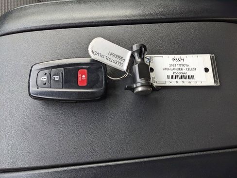 Used 2023 Toyota Highlander L image 25