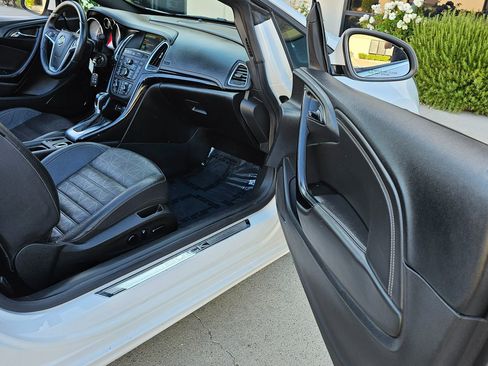 Used 2019 Buick Cascada Premium image 31