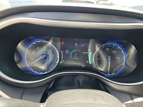 Used 2024 Chrysler Pacifica Touring-L FWD image 7
