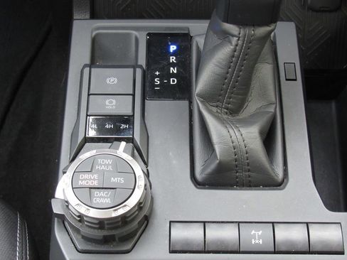 Certified 2024 Toyota Tacoma TRD Off-Road AWD/4WD image 30