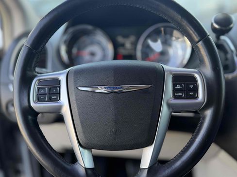 Used 2011 Chrysler Town & Country Touring-L w/ Entertainment Group #2 FWD image 26