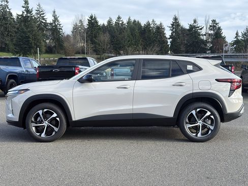 New 2026 Chevrolet Trax RS w/ Sunroof Package image 2