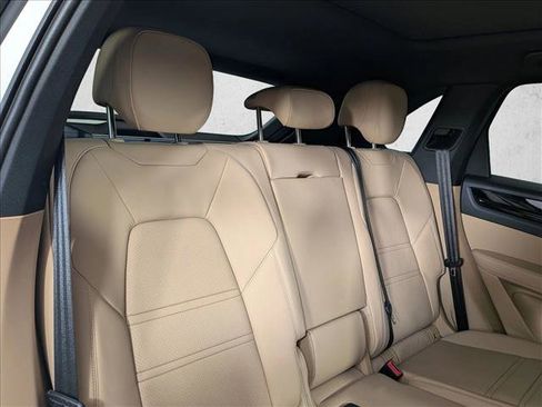 Used 2023 Porsche Cayenne Platinum Edition image 23