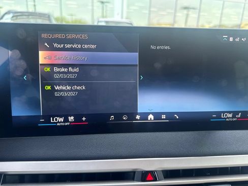 Used 2024 BMW iX xDrive50 w/ Sport Package AWD/4WD image 12