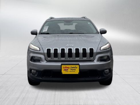 Used 2017 Jeep Cherokee Latitude w/ Cold Weather Group AWD/4WD image 2