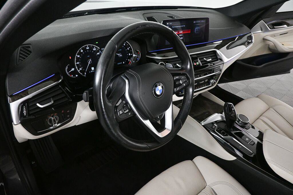 Used 2019 BMW 530i w/ Luxury Package RWD image 6