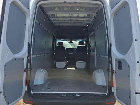 Used 2025 Mercedes-Benz Sprinter 2500 image 21