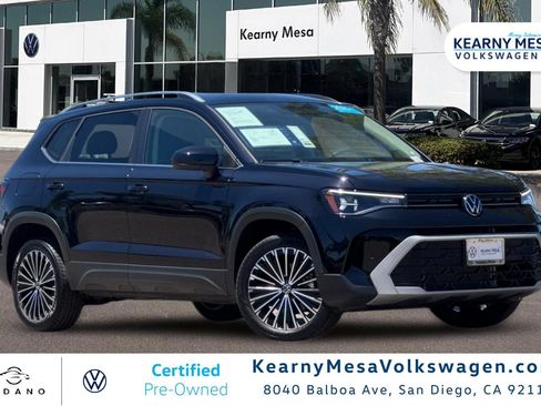 Used 2025 Volkswagen Taos SE FWD image 1