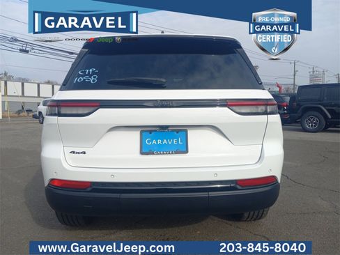 Used 2025 Jeep Grand Cherokee Altitude image 7