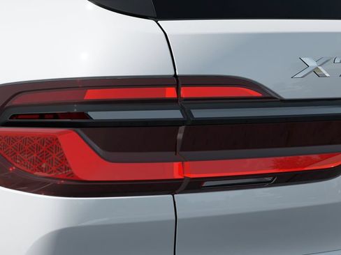 New 2027 BMW X7 xDrive40i w/ Executive Package AWD/4WD image 8