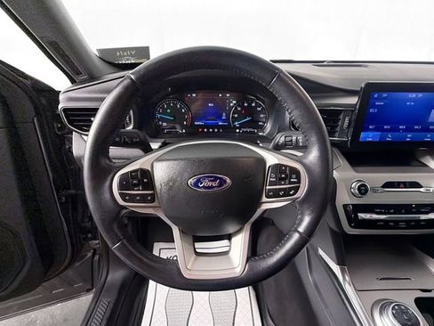 Used 2022 Ford Explorer XLT w/ Equipment Group 202A AWD/4WD image 11