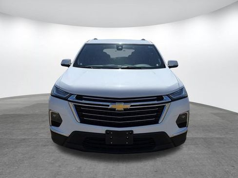 Used 2023 Chevrolet Traverse LT image 2