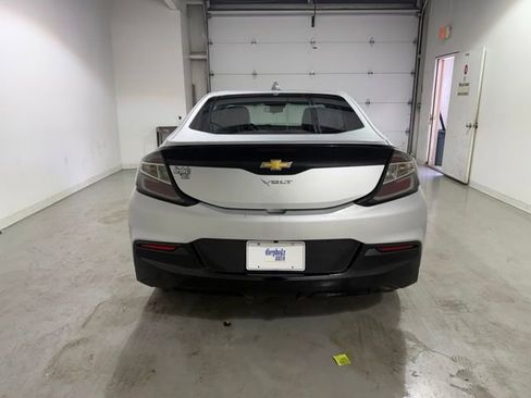 Used 2017 Chevrolet Volt LT w/ Comfort Package FWD image 6