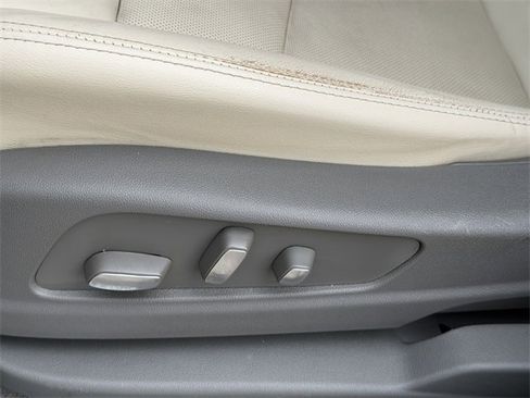 Used 2021 Cadillac XT5 Premium Luxury image 17