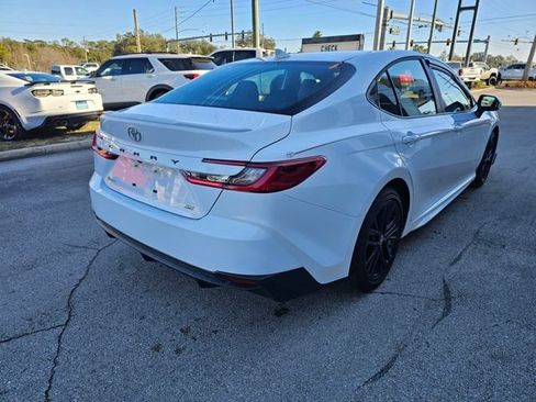 Used 2026 Toyota Camry SE FWD image 5