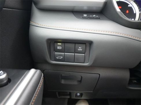 Used 2023 Toyota Highlander Bronze Edition image 26