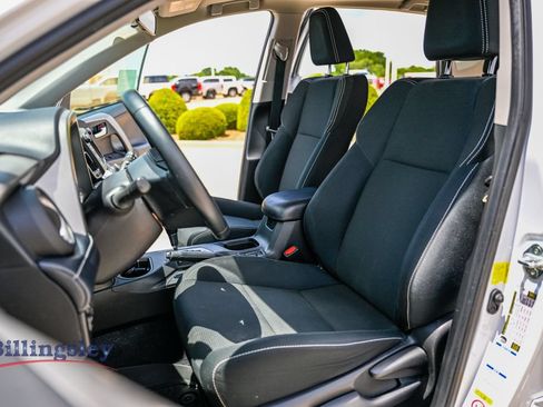 Used 2018 Toyota RAV4 XLE AWD/4WD image 10