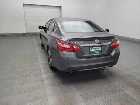 Used 2016 Nissan Altima 2.5 SR w/ LED Appearance Package FWD image 5