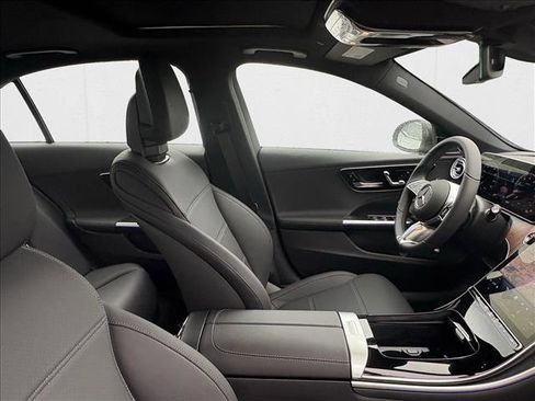 New 2025 Mercedes-Benz C 300 4MATIC Sedan image 25