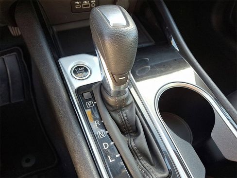 Used 2024 Nissan Altima 2.5 SV image 14