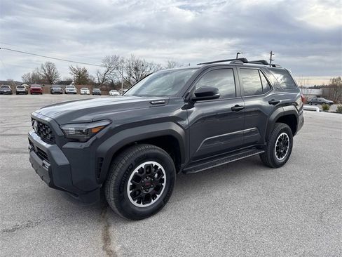 Used 2025 Toyota 4Runner TRD Off-Road image 2