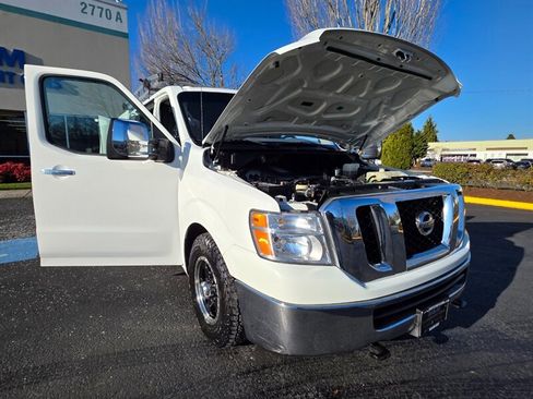 Used 2018 Nissan NV 3500 SL w/ Navigation Package image 26