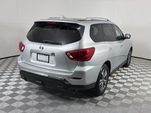 Used 2019 Nissan Pathfinder SV FWD image 5