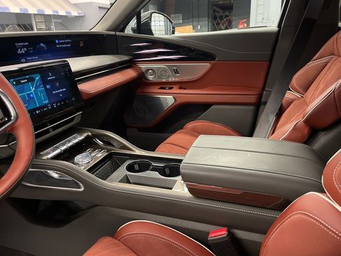 Used 2024 Lincoln Nautilus Black Label w/ Jet Appearance Package (87T) image 13