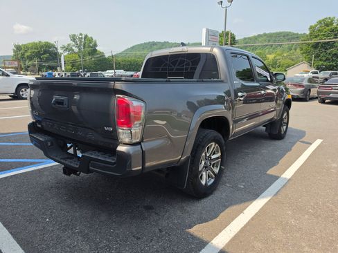 Used 2017 Toyota Tacoma Limited w/ Tow Package AWD/4WD image 3