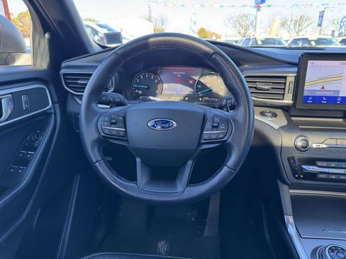 Used 2020 Ford Explorer XLT w/ Equipment Group 202A image 13