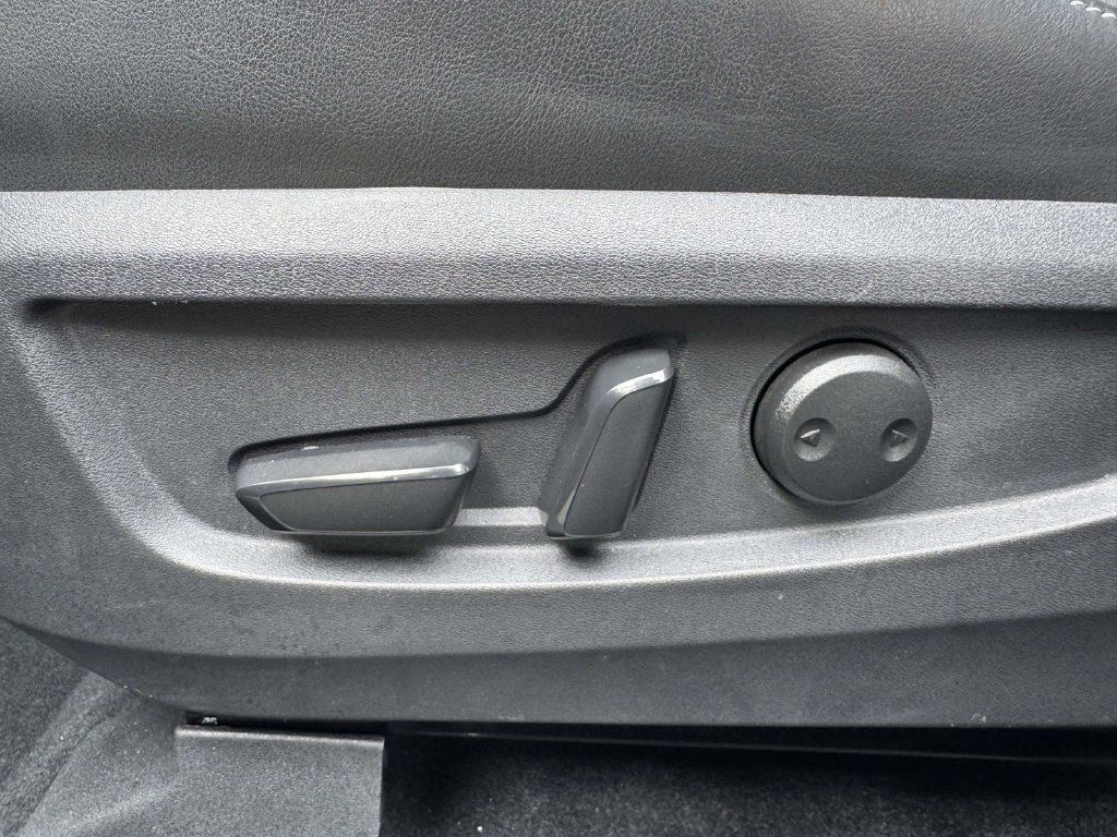Used 2019 INFINITI QX50 Luxe w/ Navigation Package AWD/4WD image 17