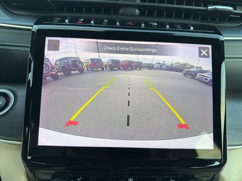 Used 2023 Jeep Grand Cherokee Limited w/ Black Appearance Package image 33