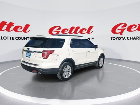 Used 2018 Ford Explorer XLT w/ Equipment Group 202A image 8