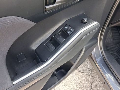 Used 2021 Toyota Highlander L FWD image 14