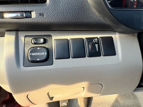 Used 2008 Toyota Highlander FWD 4dr Base (Natl) image 26