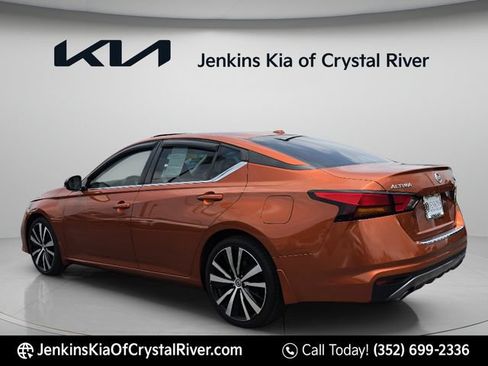 Used 2021 Nissan Altima 2.5 SR w/ SR Premium Package FWD image 11
