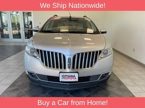 Used 2013 Lincoln MKX FWD image 3