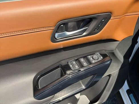 New 2026 Nissan Pathfinder Platinum AWD/4WD image 17