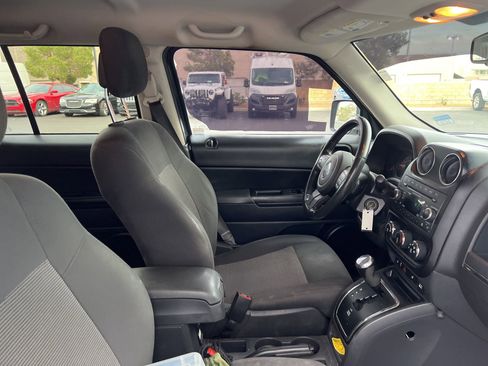 Used 2016 Jeep Patriot Latitude image 21