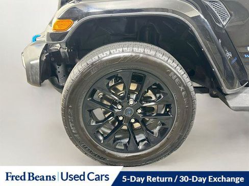 Certified 2024 Jeep Wrangler Unlimited Sahara w/ Technology Group AWD/4WD image 38